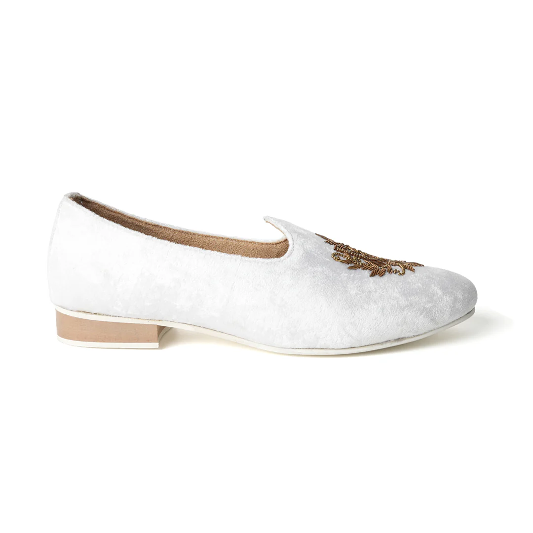 Opulenza Embroidered Mojri - Moon White - Image 3