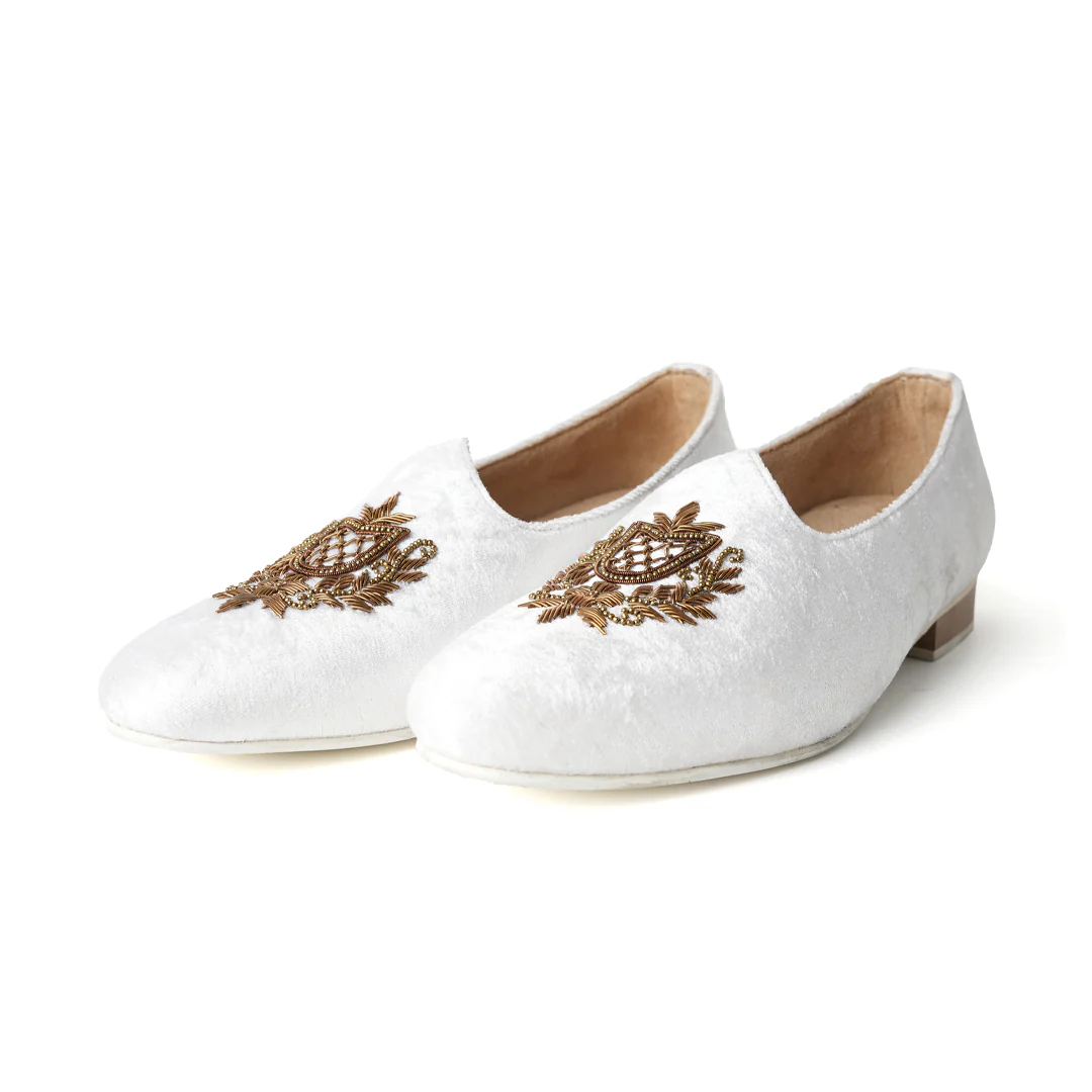 Opulenza Embroidered Mojri - Moon White - Image 5
